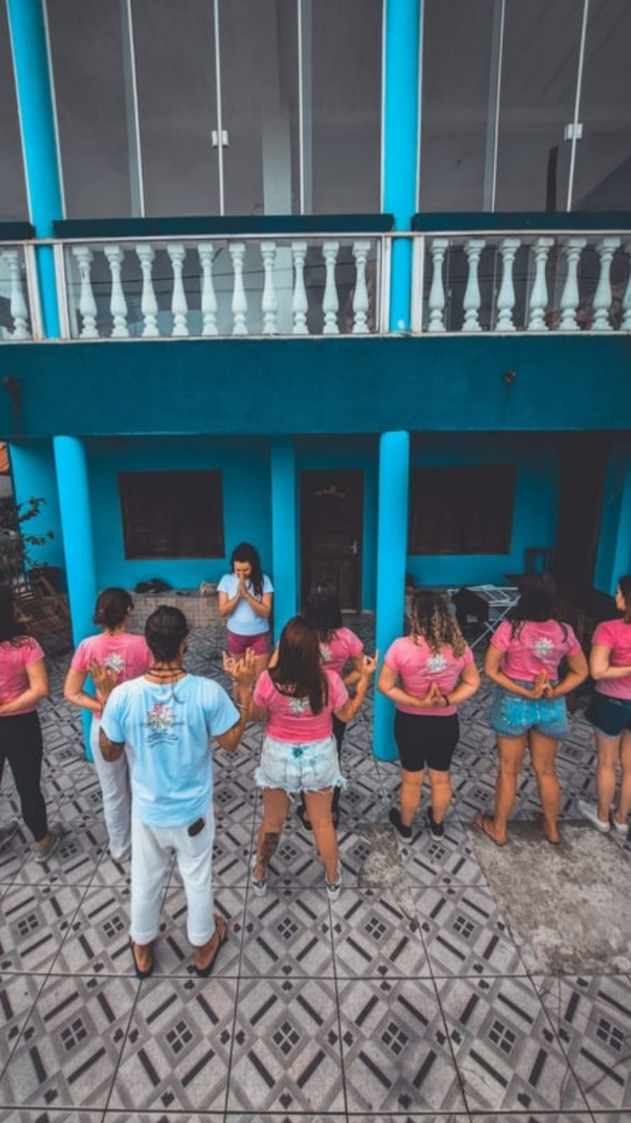 Saori praticando yoga - Postura de meditação